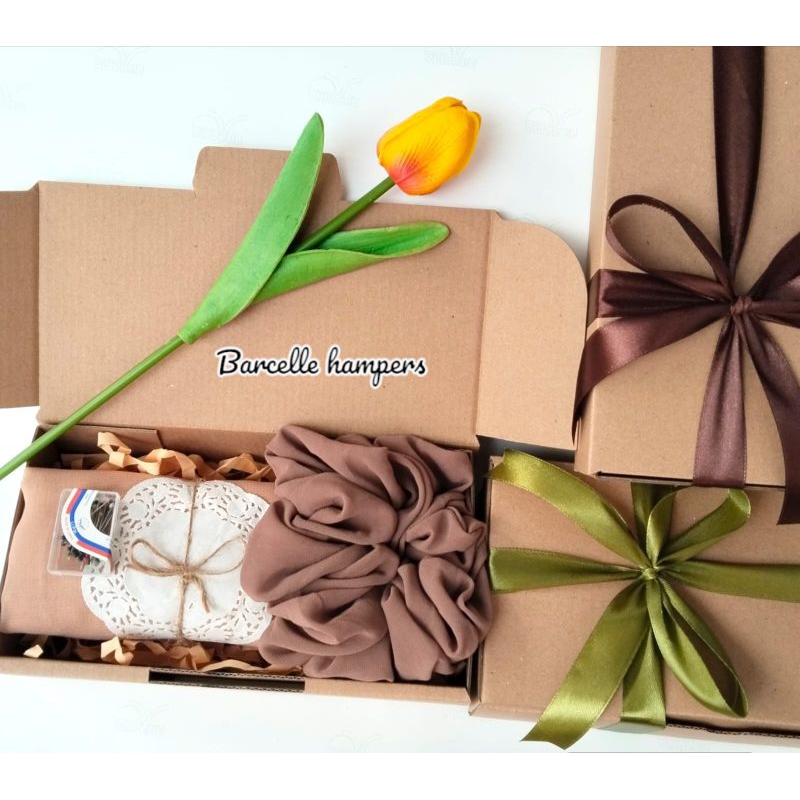 HAMPERS CEWEK MUSLIMAH GIFTBOX ULTAH PAKET HEMAT KADO WISUDA SOUVERNIR UNIK BERMANFAAT