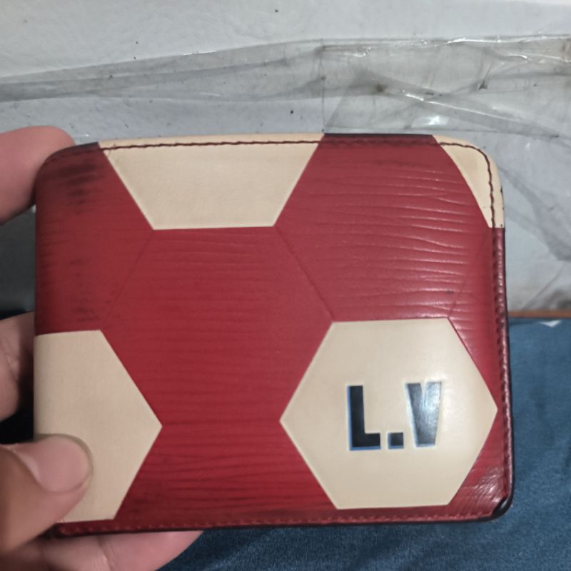 DOMPET LV BEKAS