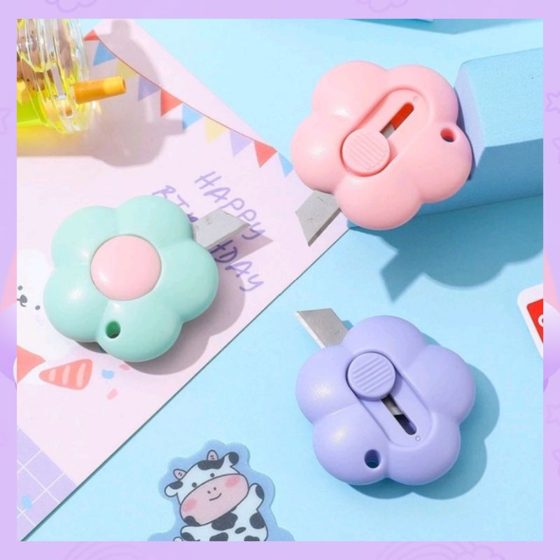 

Cutter Mini Portable Bunga/ Pemotong Kertas Cutter Lucu Bentuk Flower