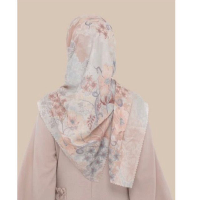 prelove canary scarf wearing klamby warna sky blue , bahan voal scarf kondisi excellent lengkap deng