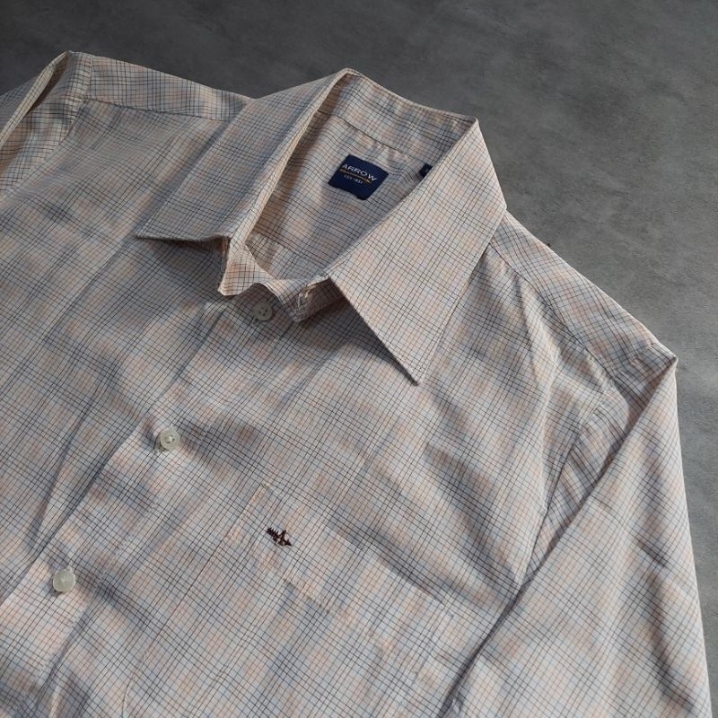 Kemeja Arrow Lengan Pendek Kotak-Kotak Putih - (Second/Preloved)