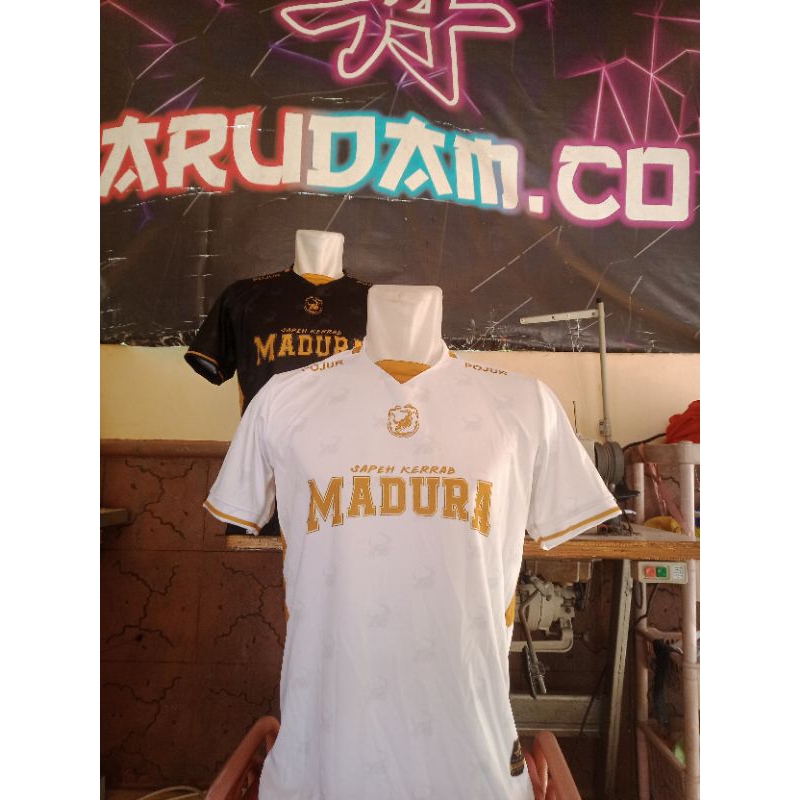Jersey supporter madura putih