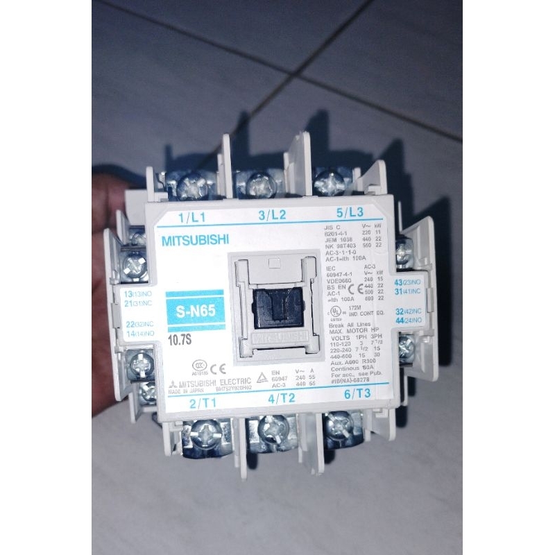 kontactor Mitsubishi tipe S-N65 100A. Koil 220v/ 380v,