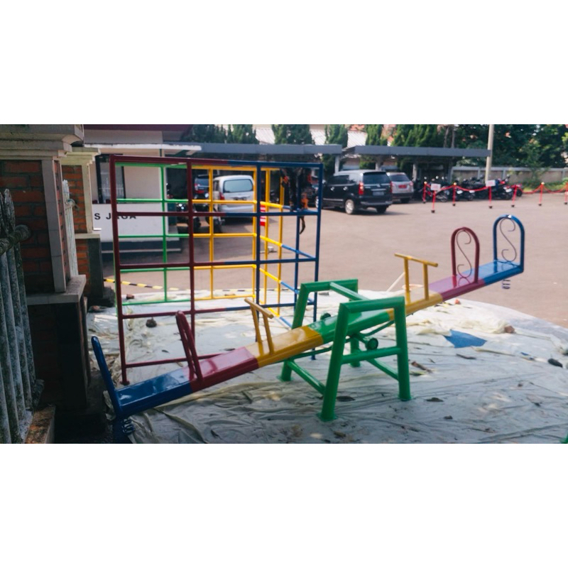 mainan enjotan jungkat jungkit saja mainan anak tk poto diatas hanya untuk jungkitan saja