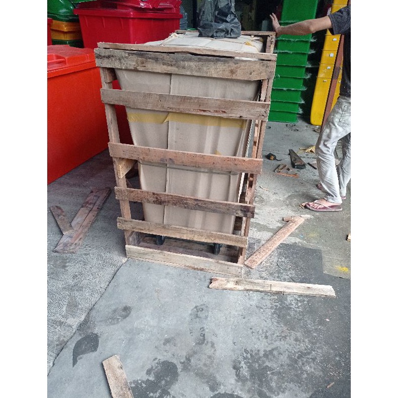 

KODE O7J5 palet kayu