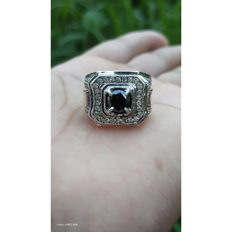 Cincin pria  full berlian mata utama berlian hitam samping berlian putih + samping tempel suasa