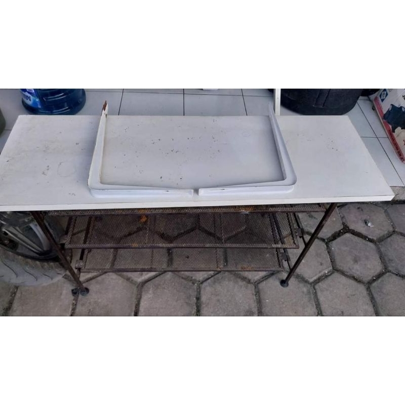 Rak Dinding Kayu Putih