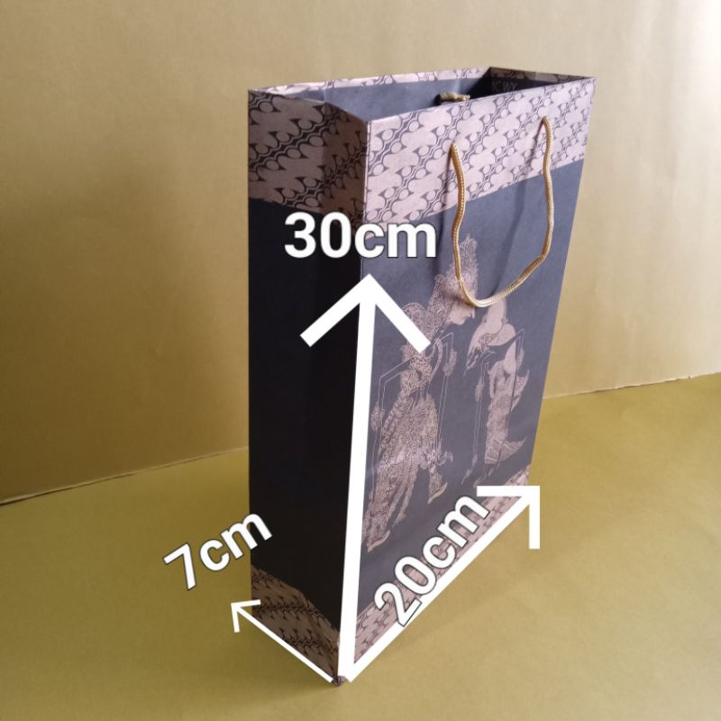 

paperbag motif wayang ukuran M (20X7X30)cm isi 12pcs/pack