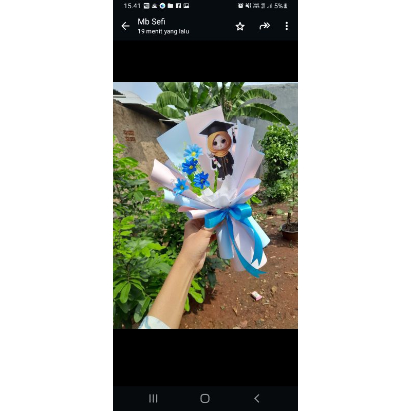 Buket Wisuda dan kartu ucapan