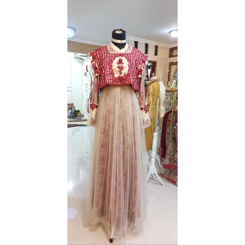 Gaun Merah Maroon Elegan Cantik