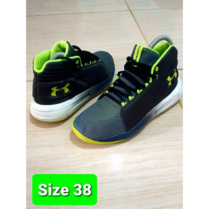 Sepatu Basket Anak Under Armour Size 39 (Second)