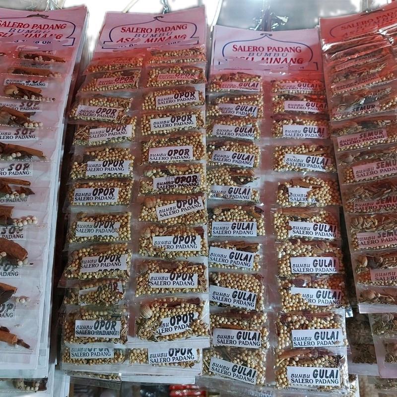 

Aneka Rasa Bumbu Masak Salero Padang 1 Renceng isi 20