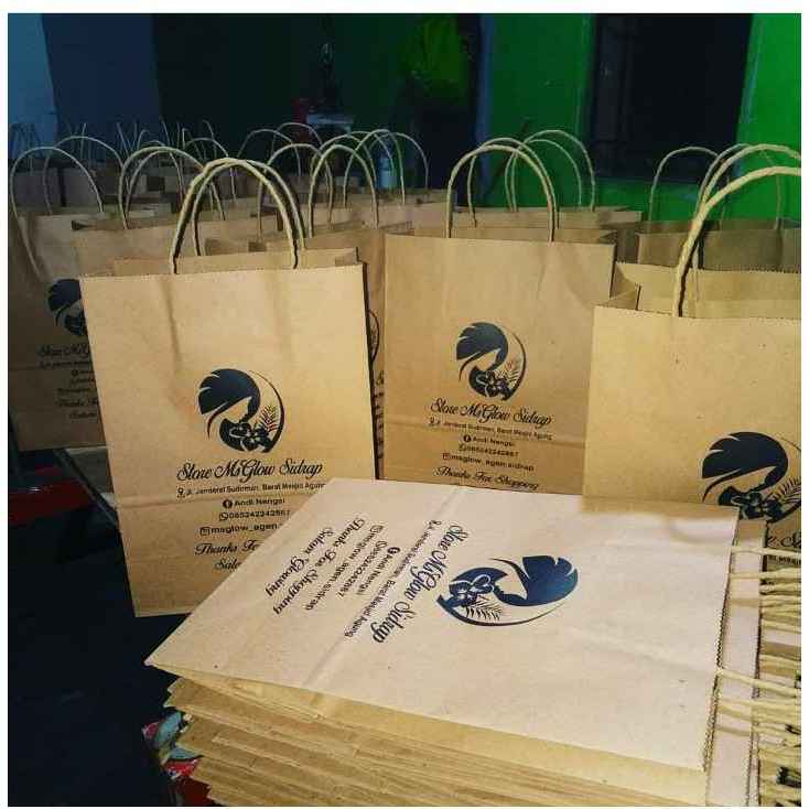 

sablon paper bag 26 x 13 x 33 cm (20 lembar)