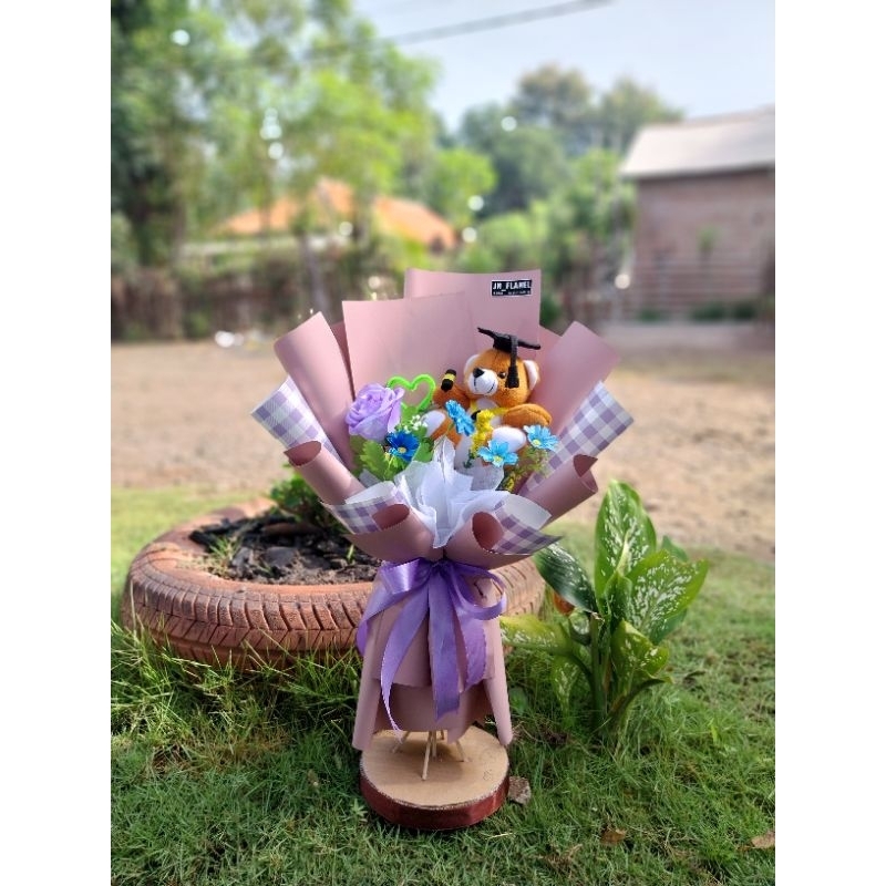 

buket boneka 11cm dengan 1 tangkai bunga