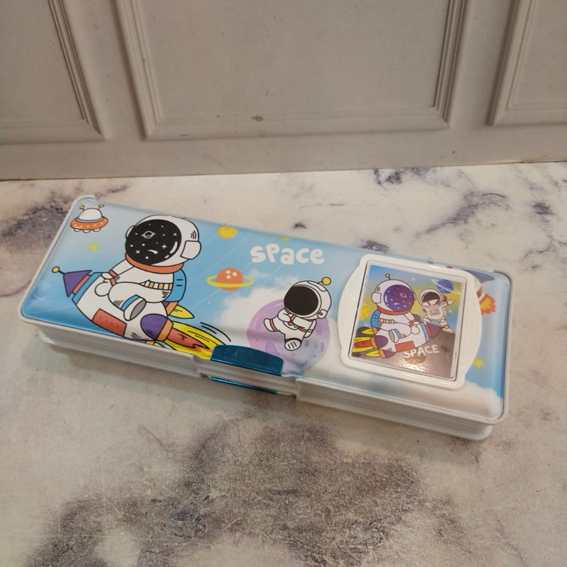 

TEMPAT PINSIL MAGNET KODE 5018 ASTRONOT,SPIDERMAN,FROZEN,DORAEMON ADA KALKULATOR