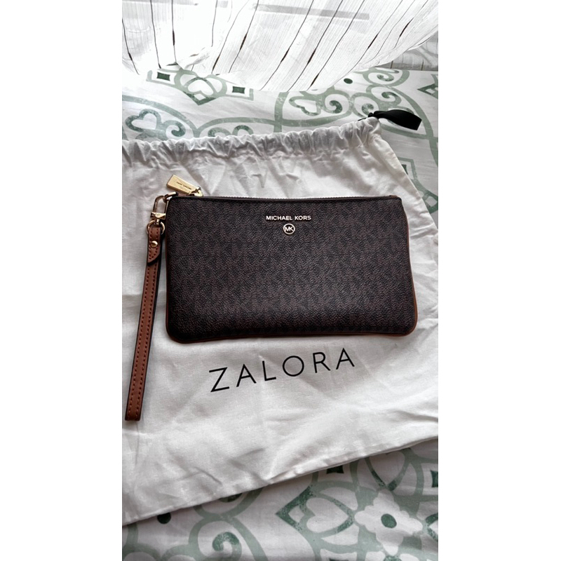 (pouch MK)Jet set charm Medium zip wristlet pouch