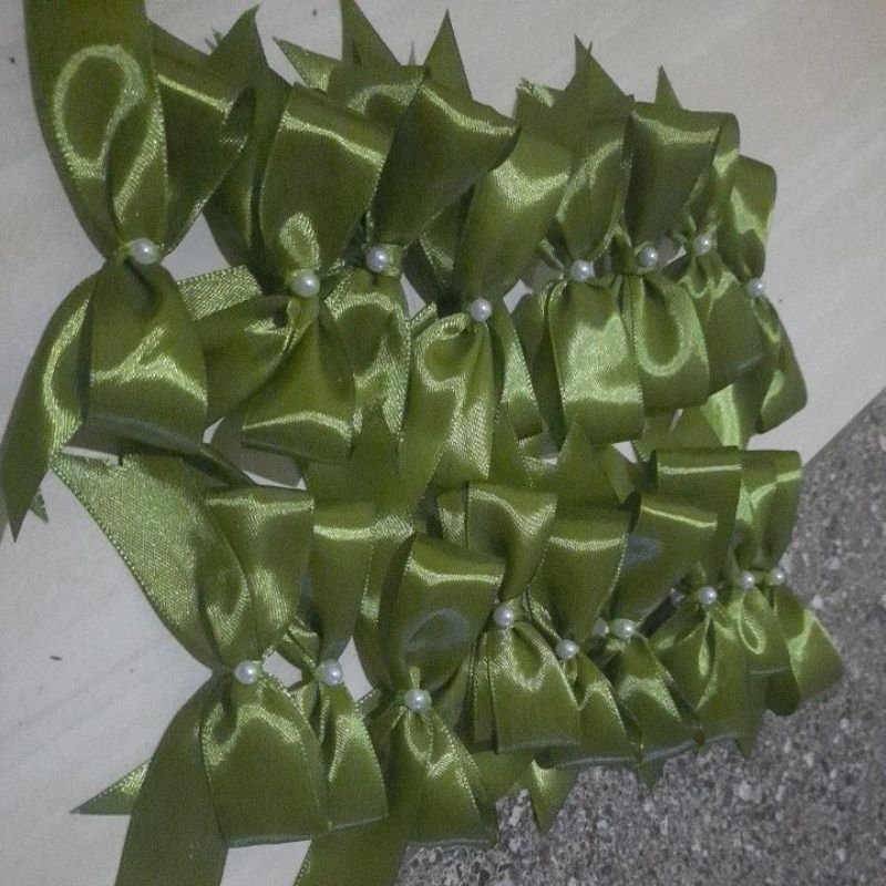 

Pita kado/hampers/gift box dengan mutiara