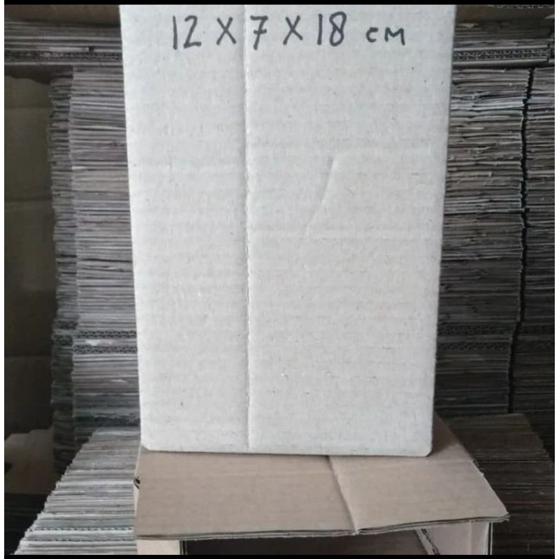 

Kardus packing ukuran 12×7×18cm polos luar dan dalam