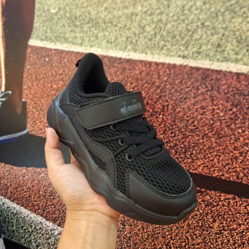 sepatu diadora Hubert monoblack junior sale