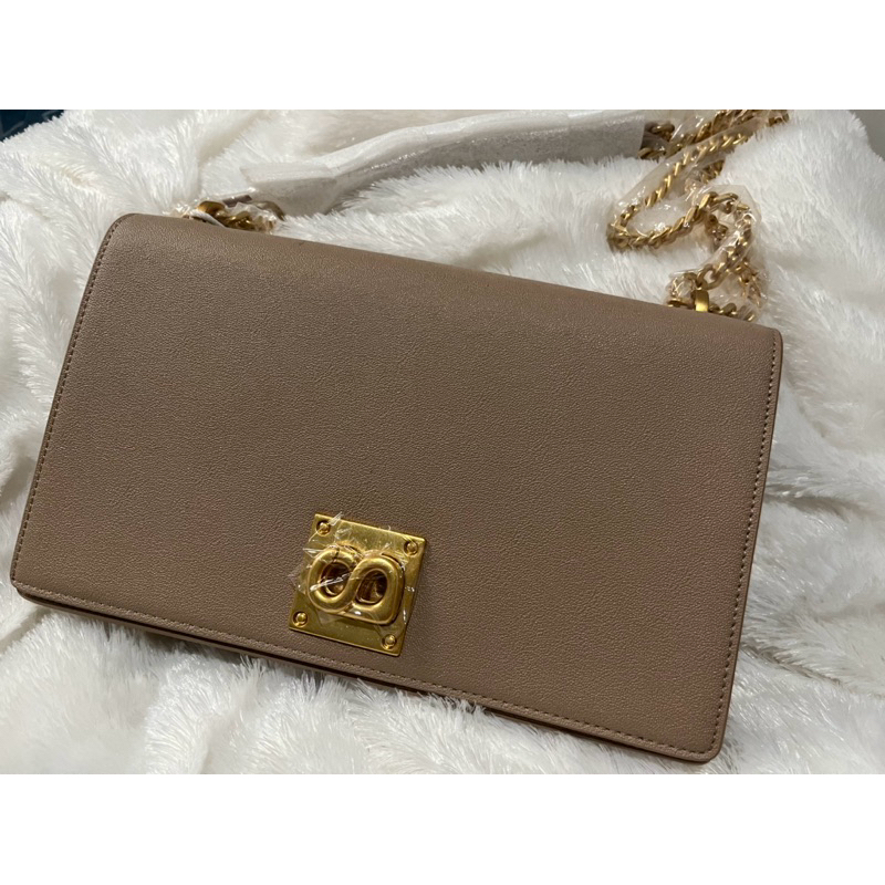 NADA BAG BUTTONSCARVES