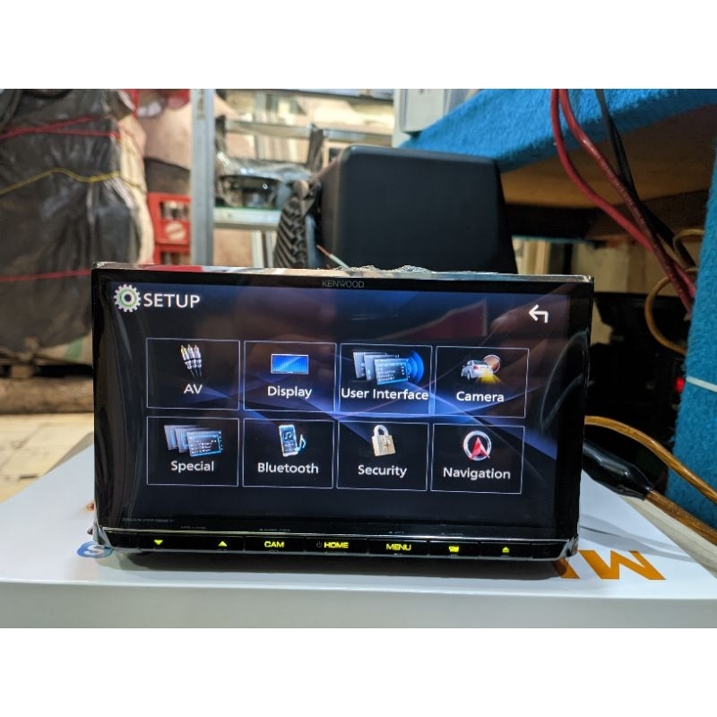 head unit double din merek kenwood DDX7018BT
