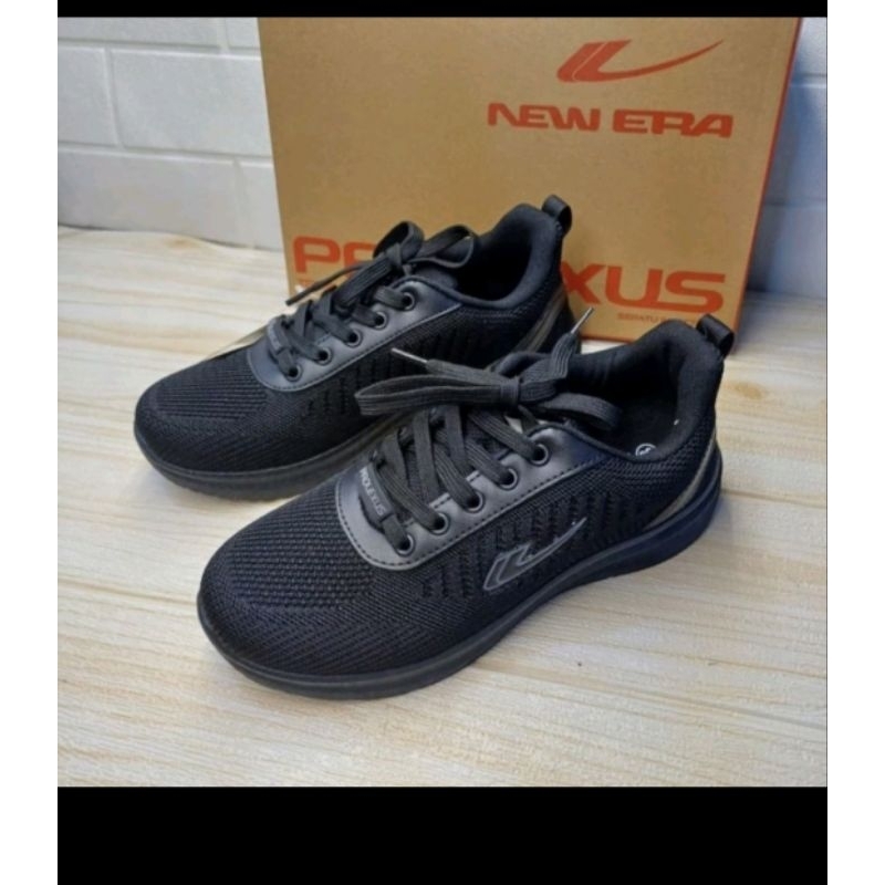 Sepatu sekolah new era