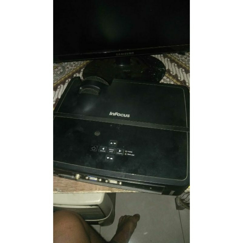 proyektor infocus