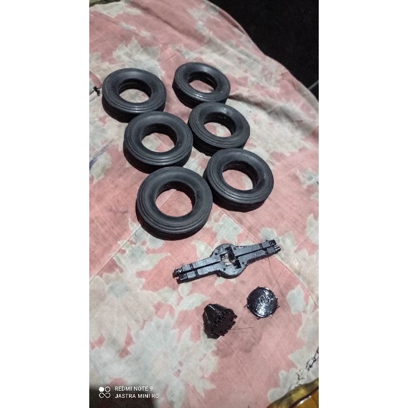 ban miniatur truk skala 14