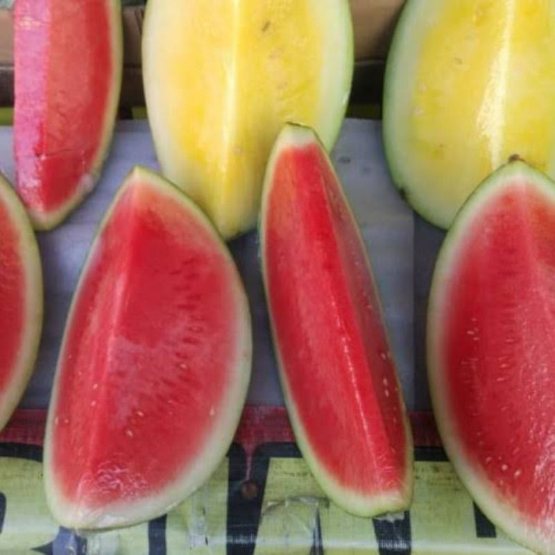 

buah semangka belahan
