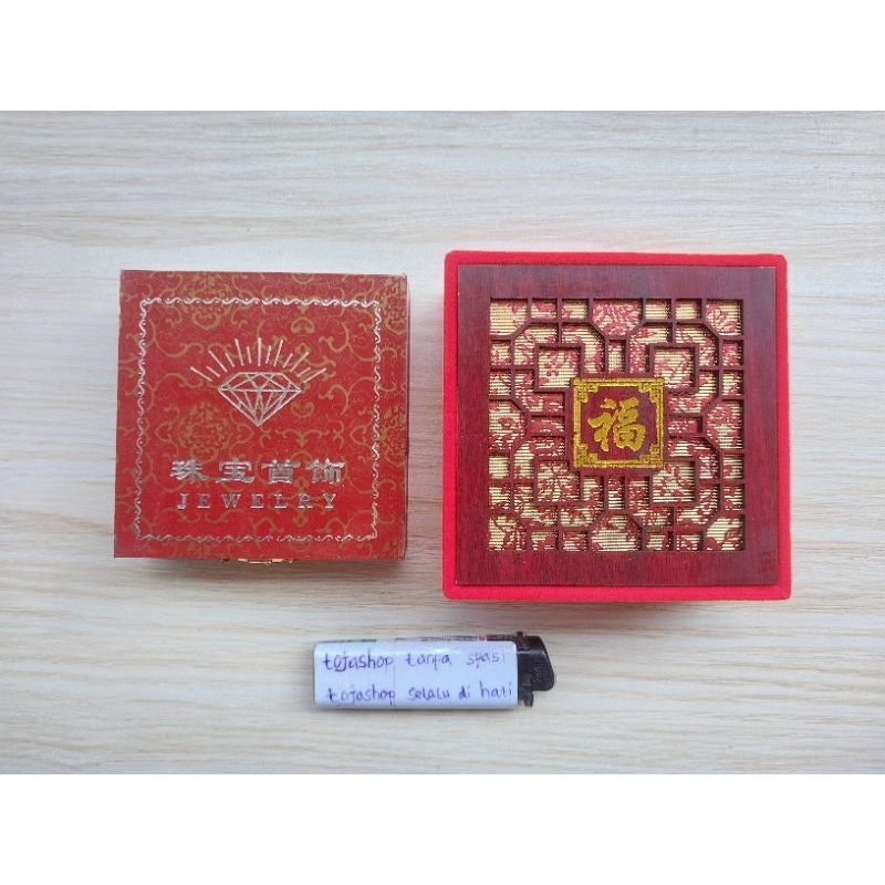 kotak perhiasan gelang giok bangle