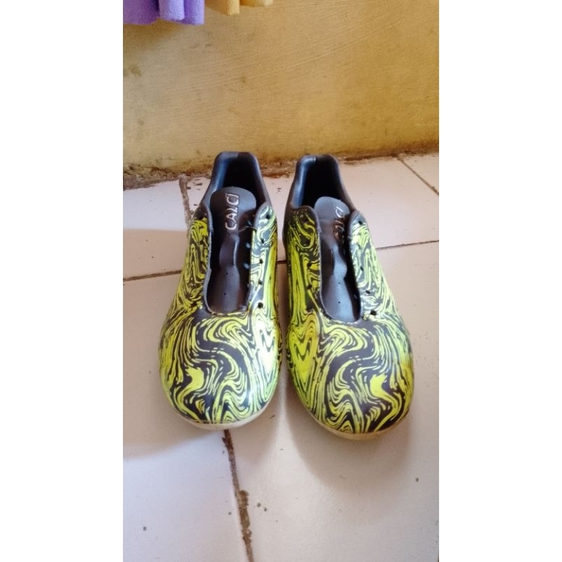 sepatu sepak bola calci