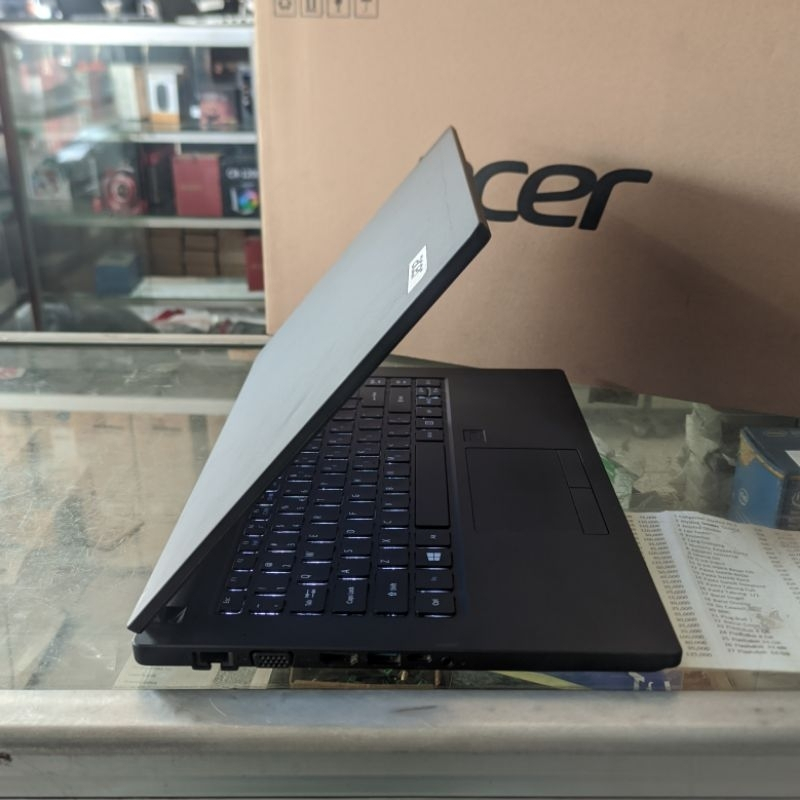 Laptop murah Core i5-8250U Acer RAM 8GB SSD 256GB Fullset
