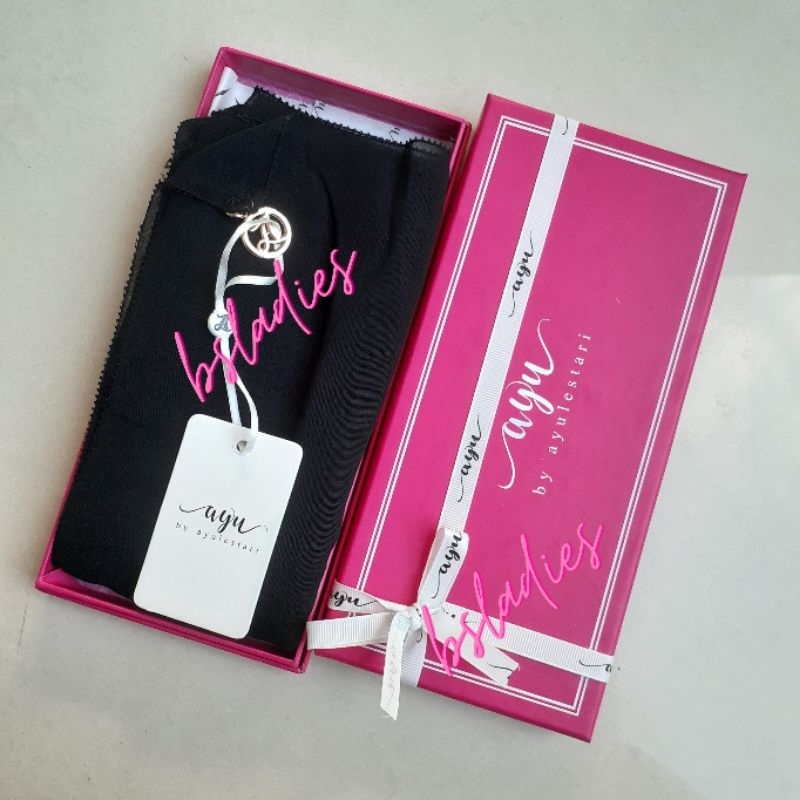 PRELOVED Ayu By Ayu Lestari Vaya Square Black