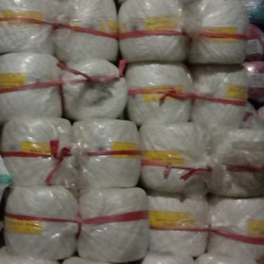 

KODE P55U DIBURU BANGET Tali Rafia Putih 1 kg Merk Monggo