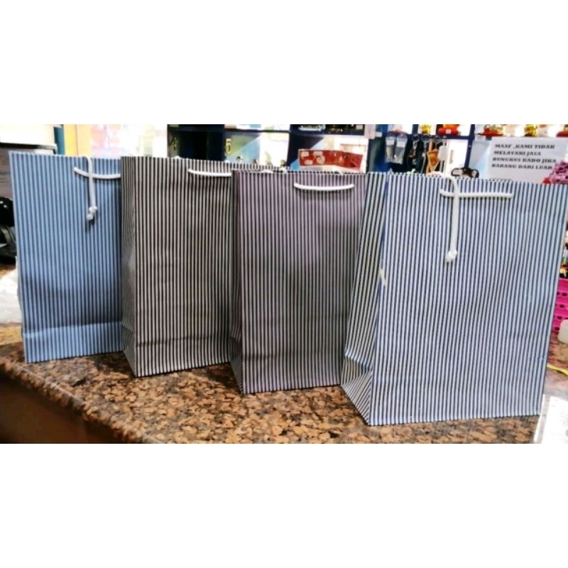 

[4.2.90] Paper bag garis