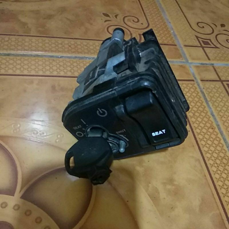 Rumah Kunci Dan Anak Kunci Motor Beat