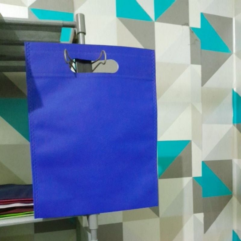 

tas oval biru tua 20x26