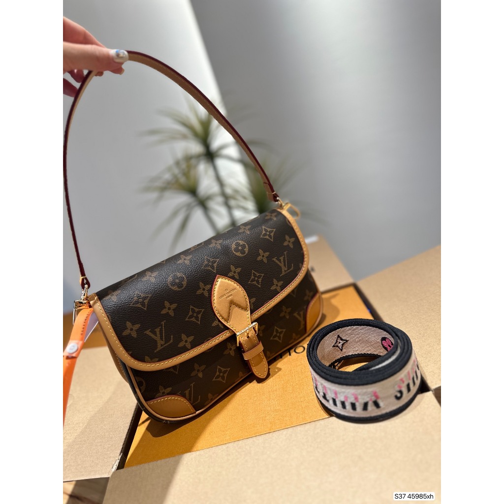 LV’s hottest baguette bag DIANE ivdiane women’s crossbody bag