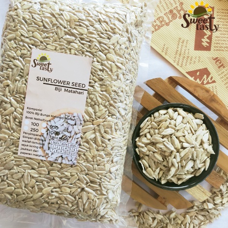 

Essential Sunflower Seed Biji Matahari Kupas kuaci kupas Roasted Sunflower Seed 1 Kg