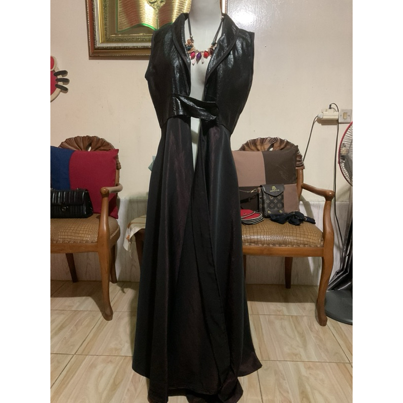OUTER kulit elegant hitam