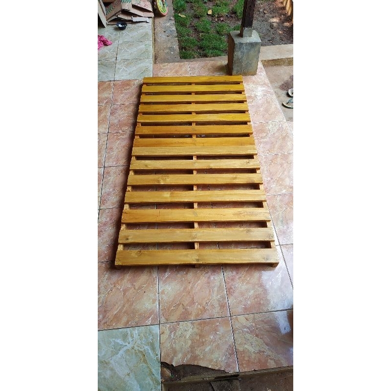 Divan kayu sederhana ukuran 100x200