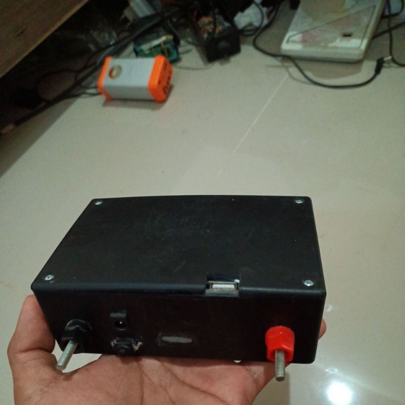 baterai rakitan 12v 18A. bisa buat power bank output 5v 3A. sudah BMS