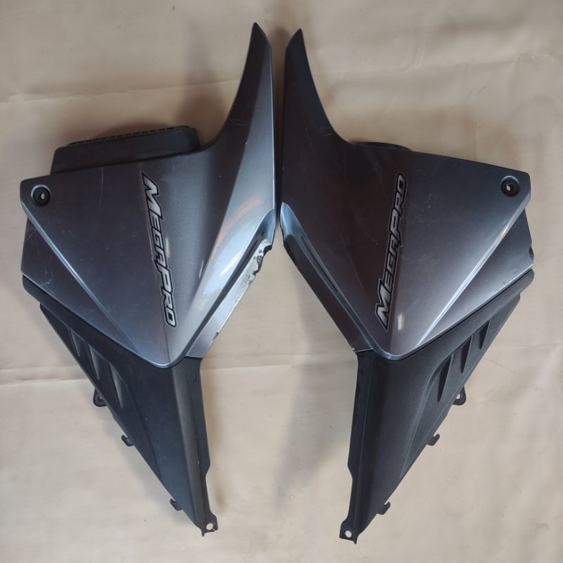 Body Cover Aki Accu Megapro New Mono 2010-2013 Ori Copotan Second 1 Pasang