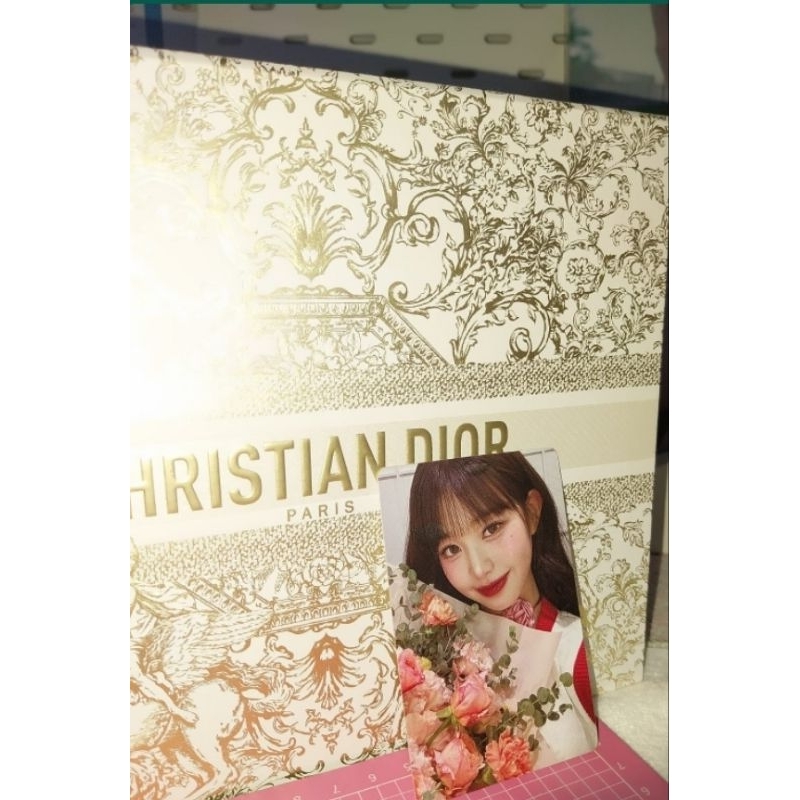 

Wonyoung red Boquet / UNOFFICIAL