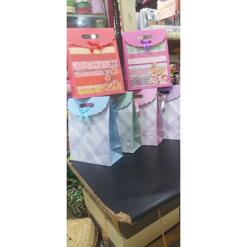 

paper bag amplop buat kado ukuran sedang isi 1 pcs
