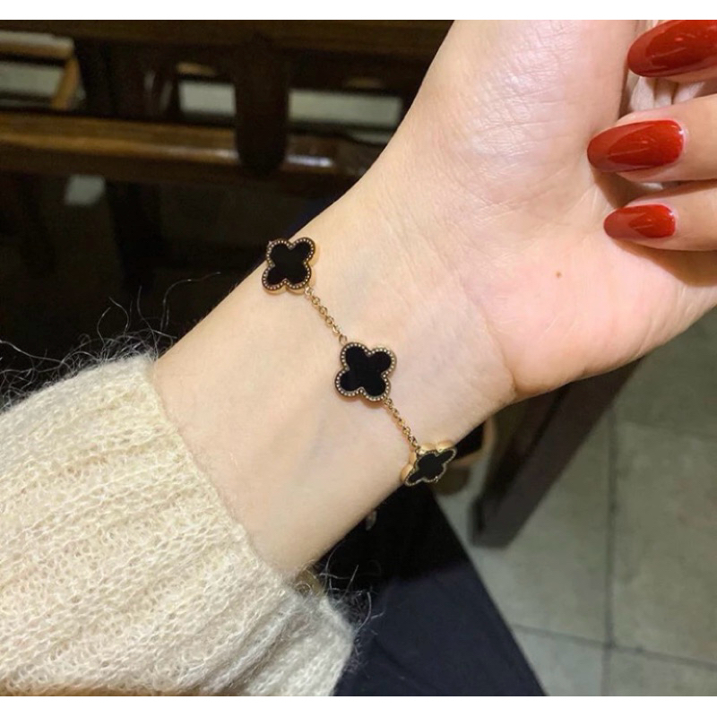 HAZEL - Gelang titanium Bunga hitam wanita anti karat