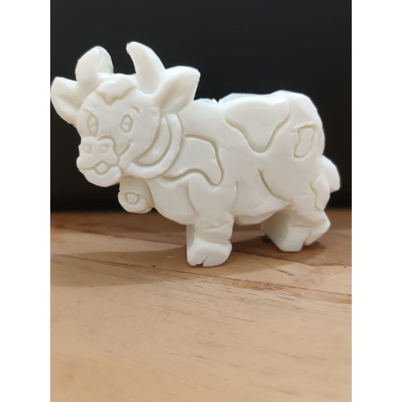 kerajinan tugas prakarya sabun ukir  bentuk hewan sapi / souvenir sabun