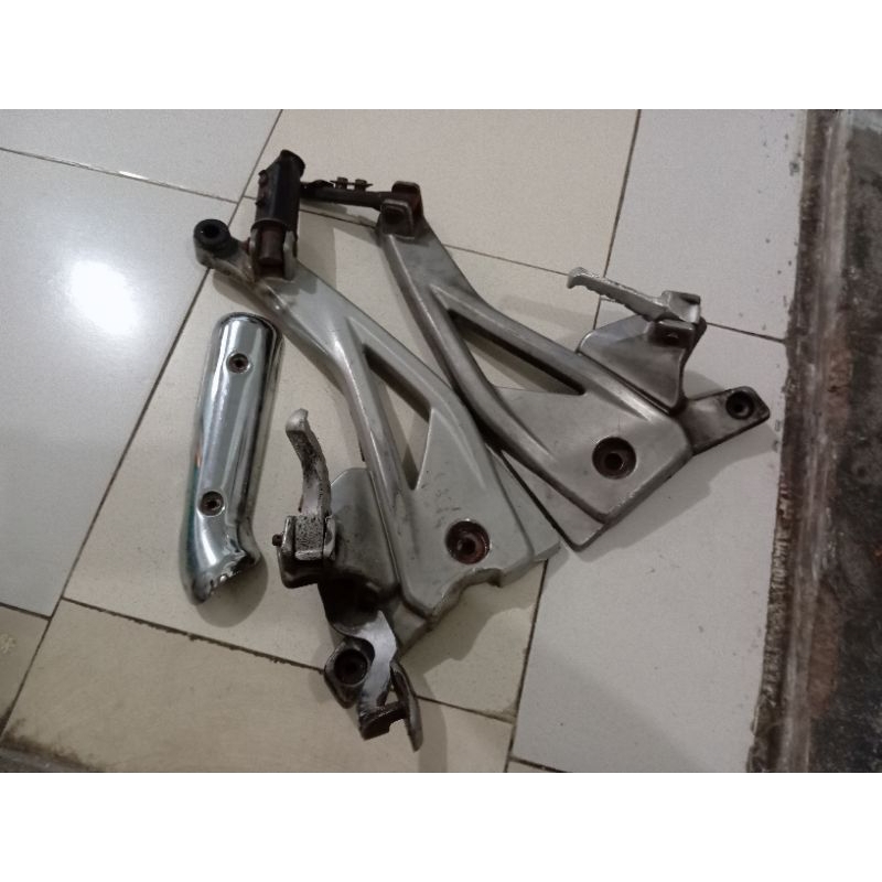 sold out        footstep 180ug4 + tutup leheran knalpot pulsar