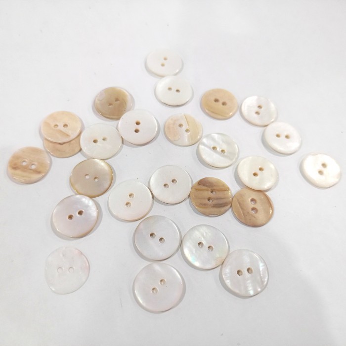 Kancing Kerang Lubang 2 Ukuran 1.8cm / Kancing Baju / Kancing