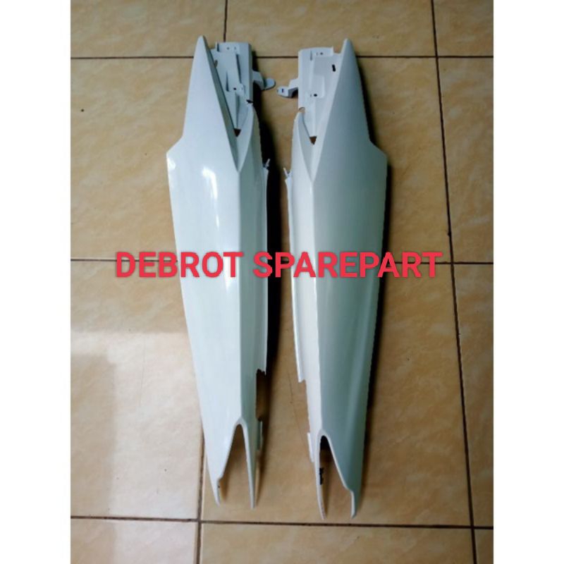 cover body belakang kiri kanan Yamaha Jupiter MX new 135 putih